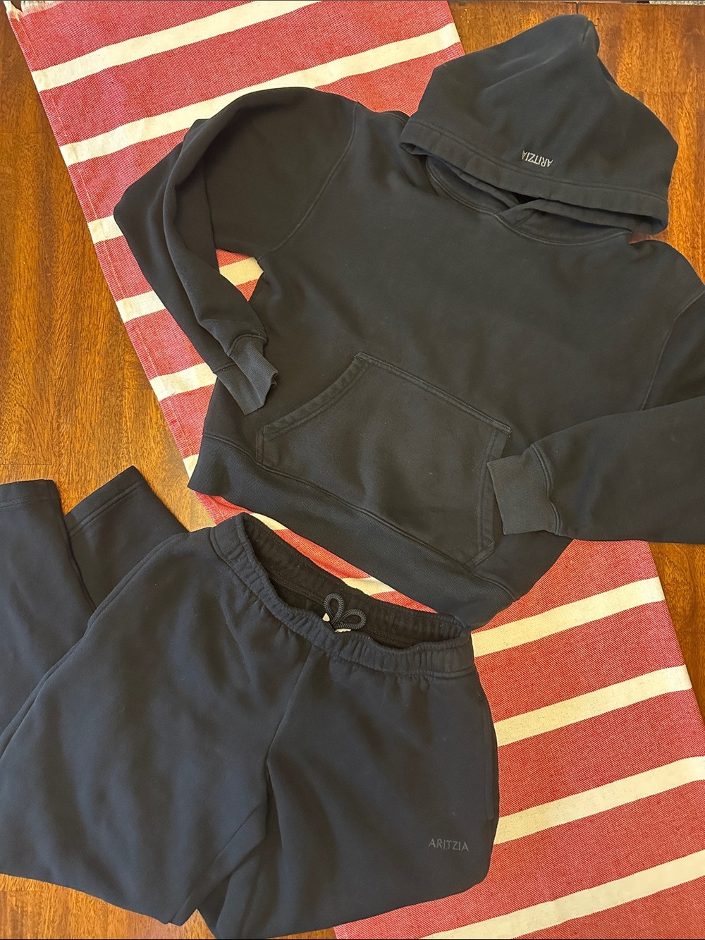 Aritzia Cozy Sweatfleece Matching Set- Hoodie and Straight Leg Joggers Black XS
